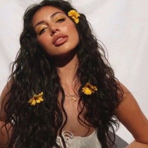 Meet your Posher, Lara